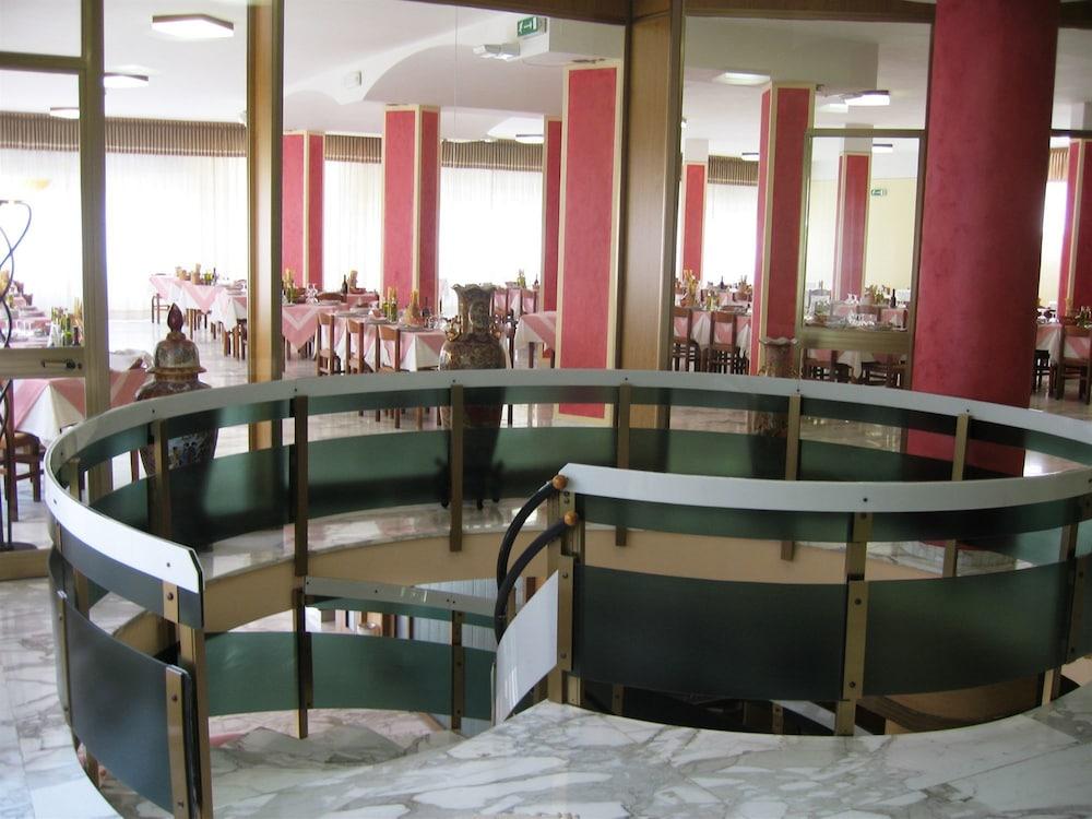קיאנצ'נו טרמה Hotel Reali מראה חיצוני תמונה