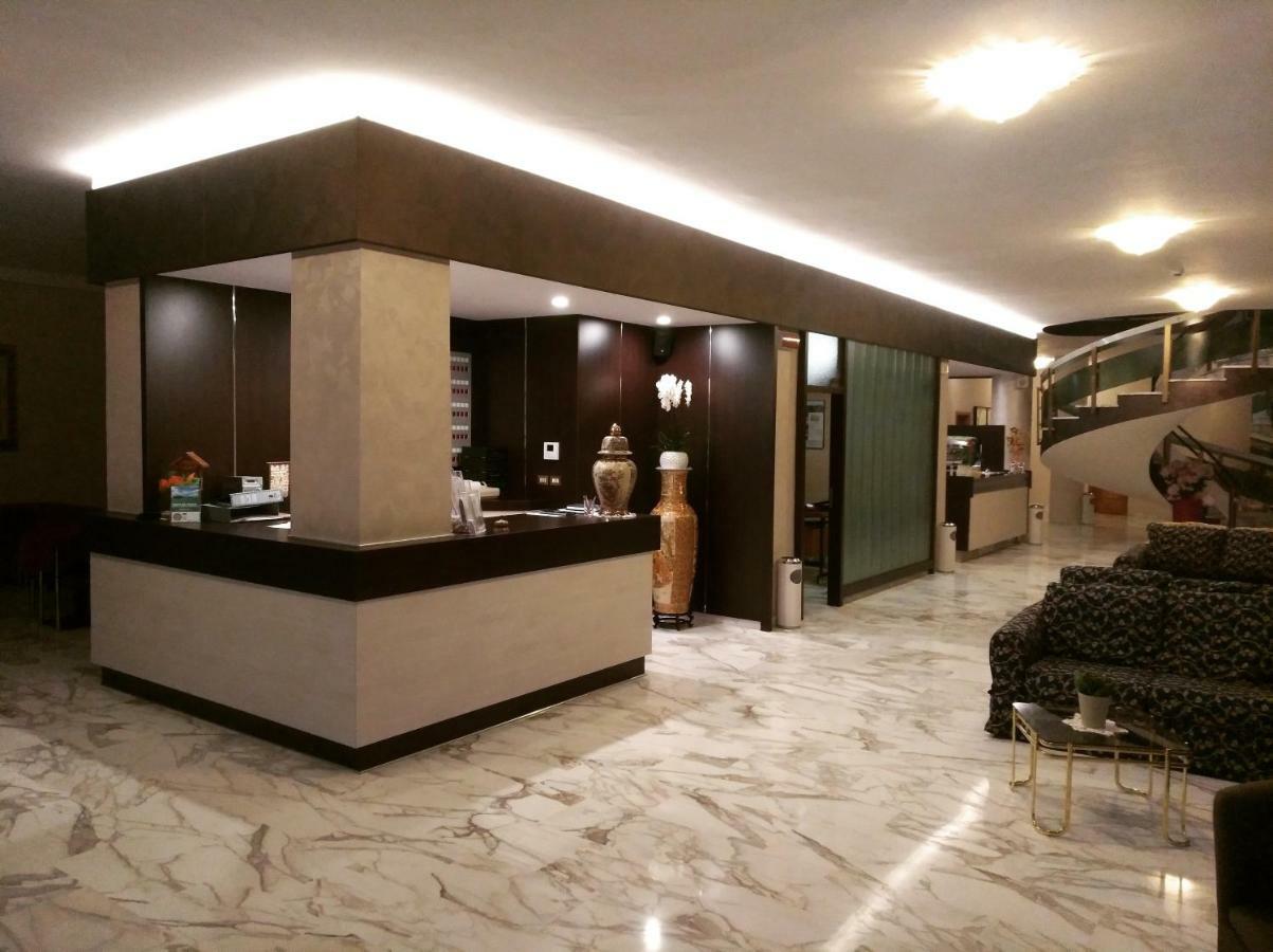 קיאנצ'נו טרמה Hotel Reali מראה חיצוני תמונה